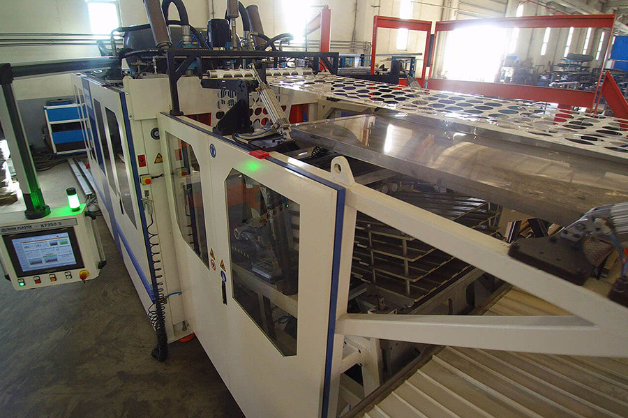 Thermoforming machine