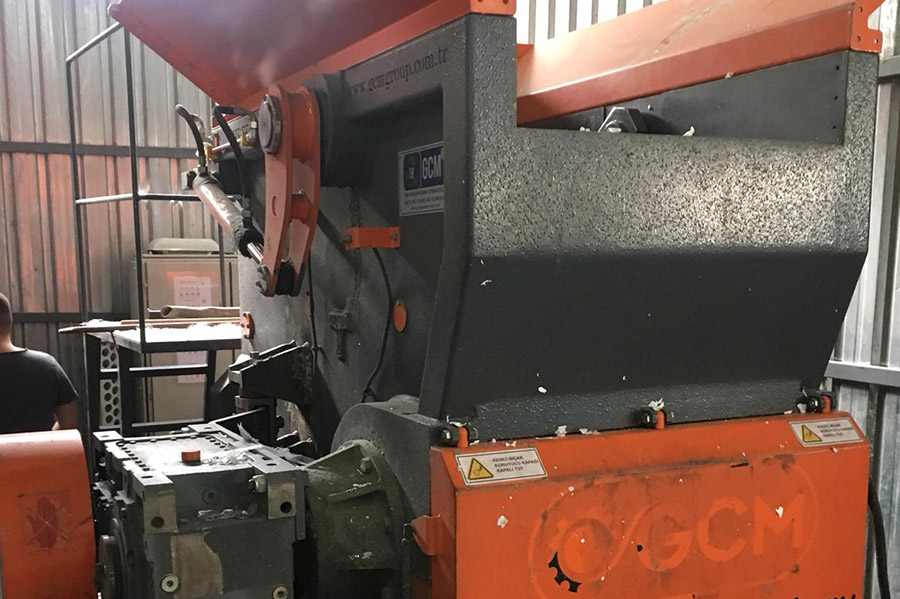 Crushing shredder machinery